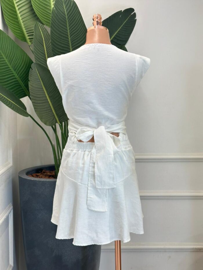 macaquinho curto recortes na lateral branco yasmin 339125 macaquinho curto recortes na lateral branco yasmin 339125