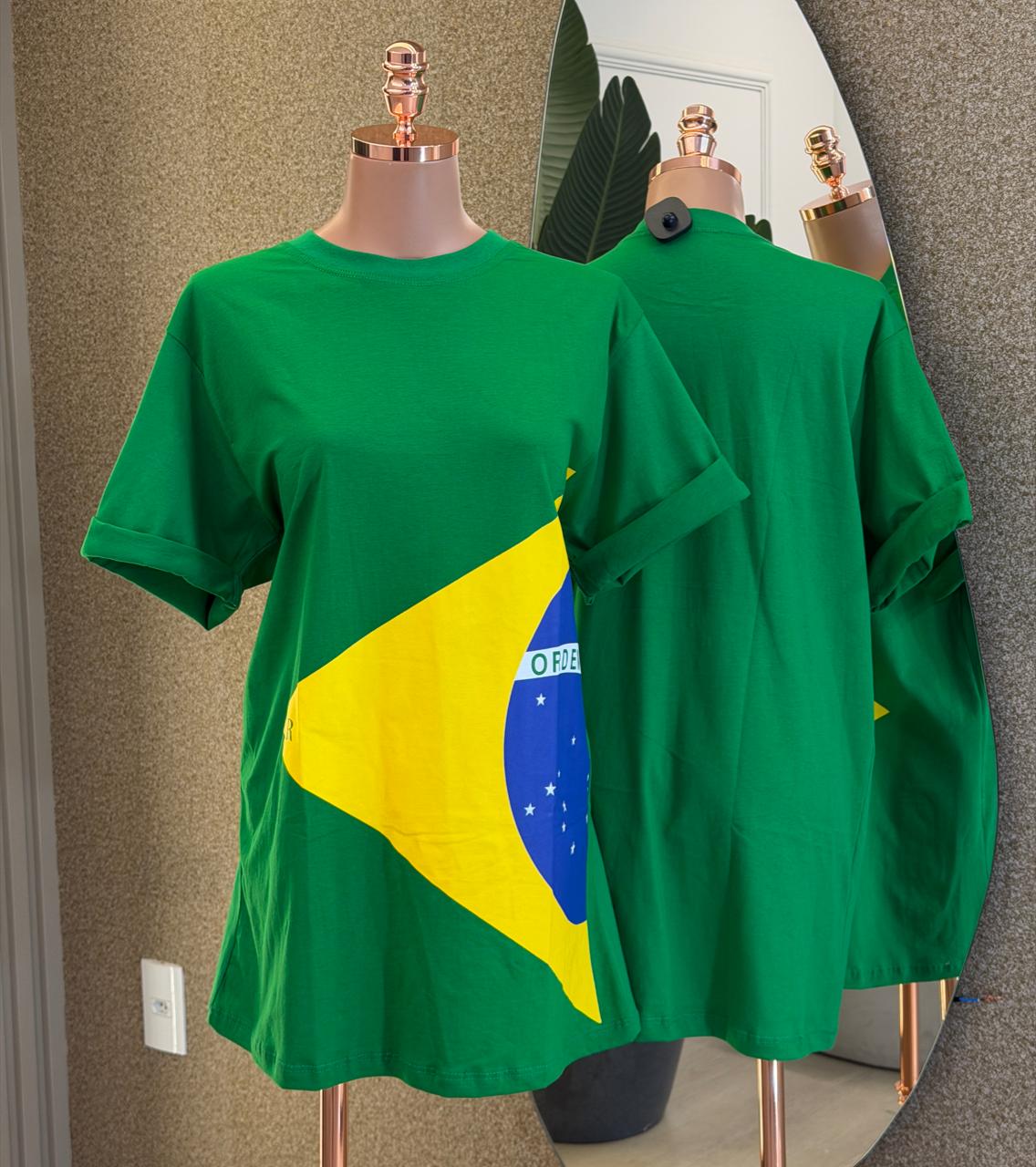 max t shirt com estampa da bandeira do brasil