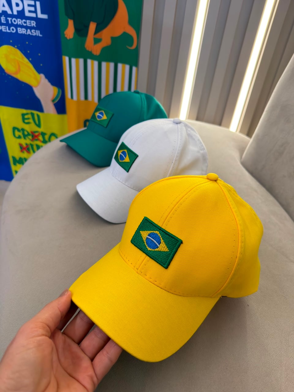 bonÉ com a bandeira