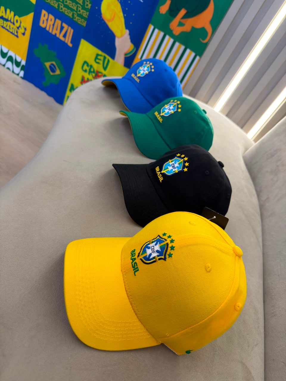 bonÉ com a bandeira