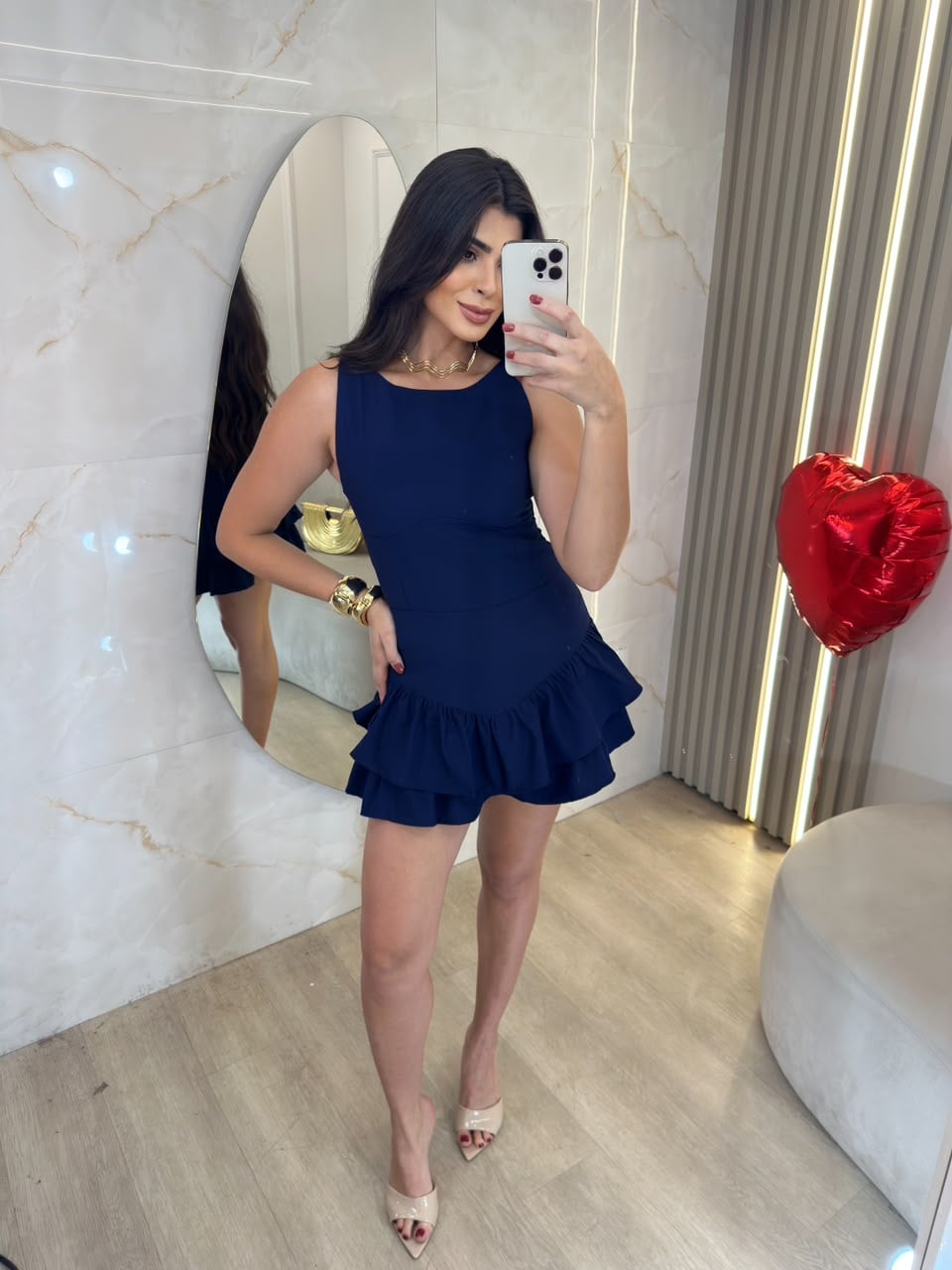 vestido curto com babadinho preto