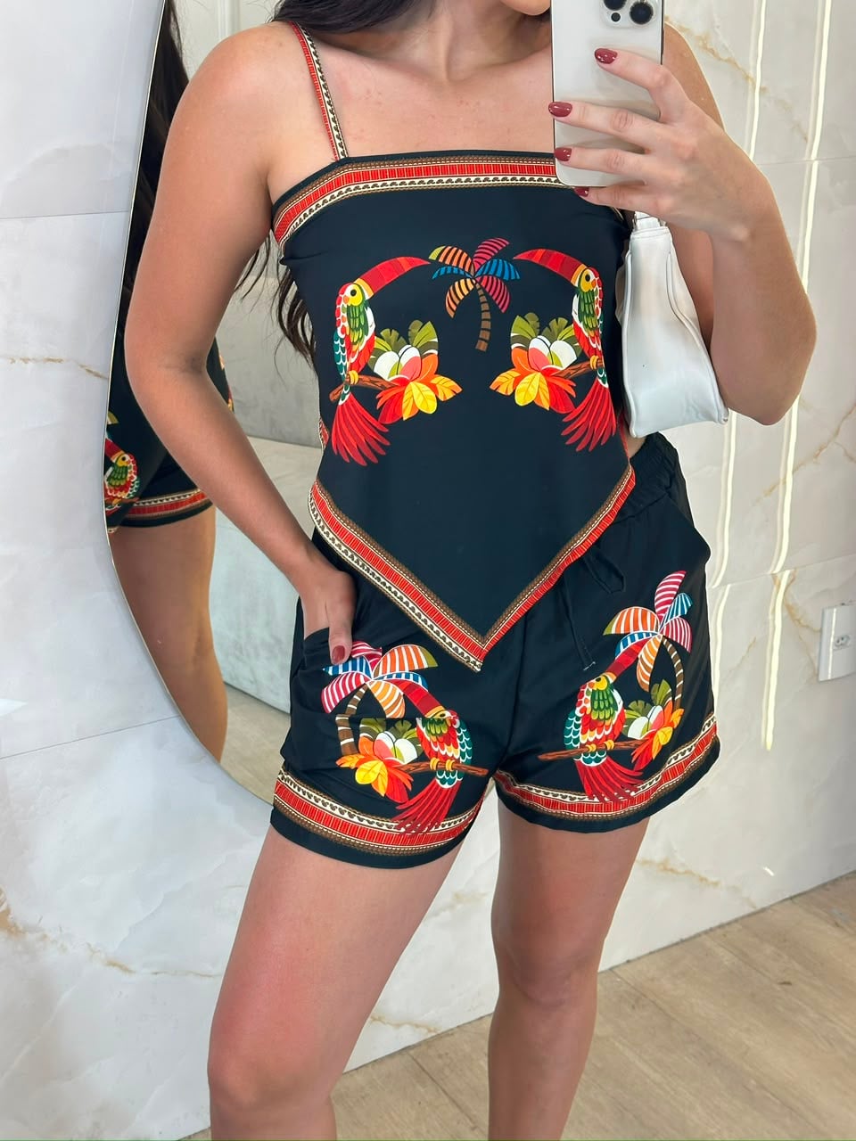 conjunto flora laranja com tucano