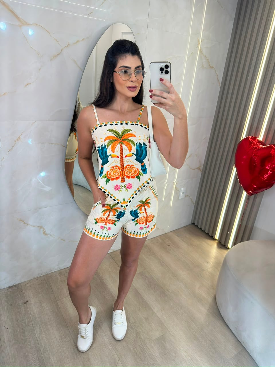 conjunto flora laranja com tucano